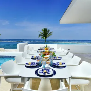 12.1 le bleu outdoor dining