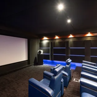 15.1 kyr cinema room