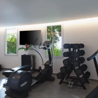 27.1 hvhh gym room