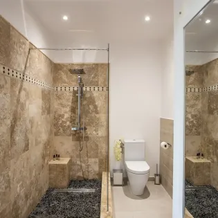 5.3 azur dream bathroom 2