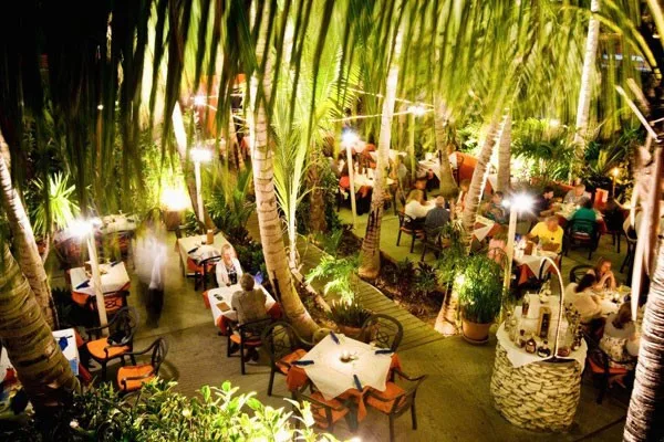 Coco Beastro, restaurant, caribbean restaurant, dining, turks and caicos