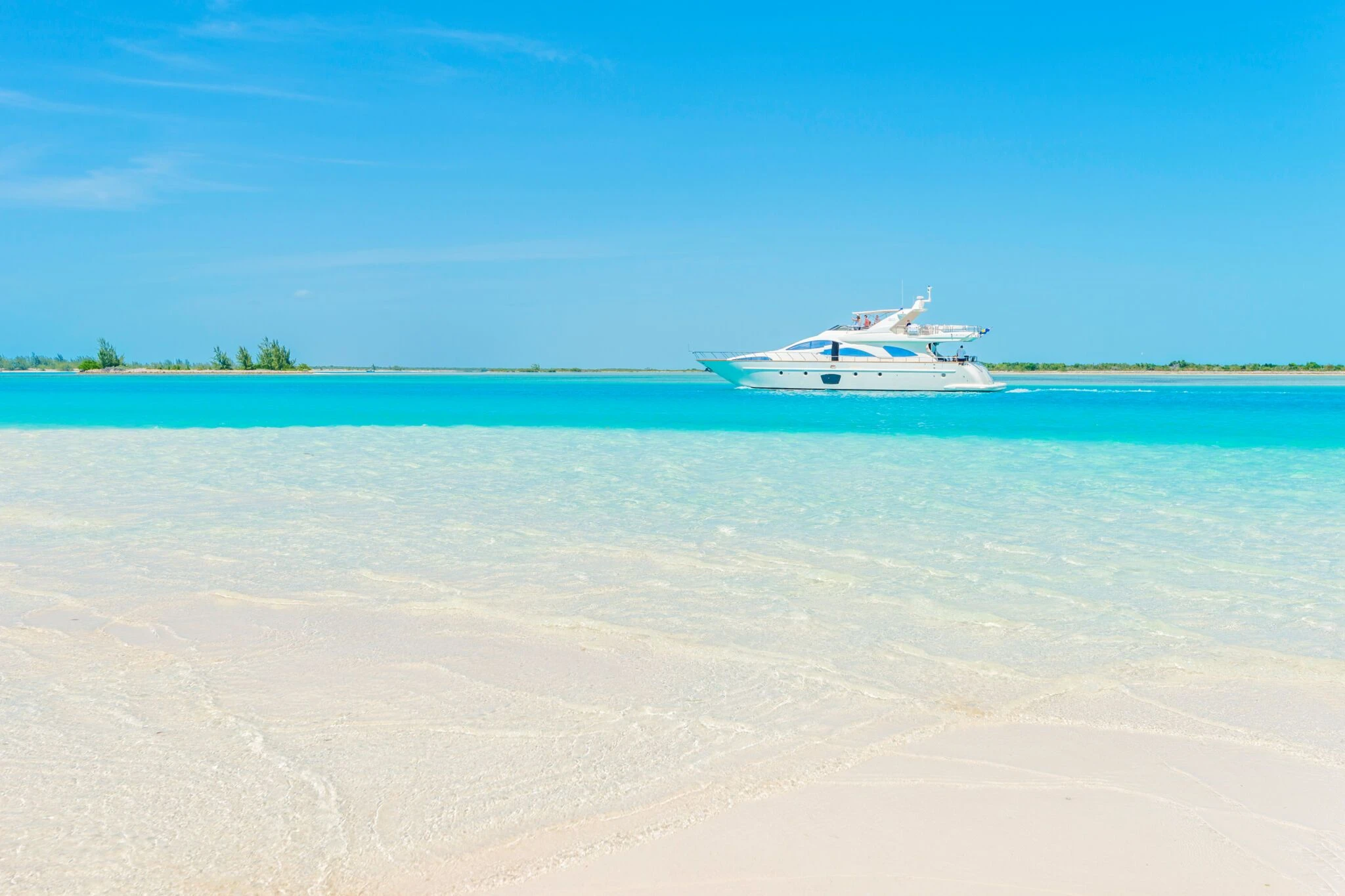 Turks and Caicos vs Grand Cayman: Choosing the Ultimate Luxury Destination